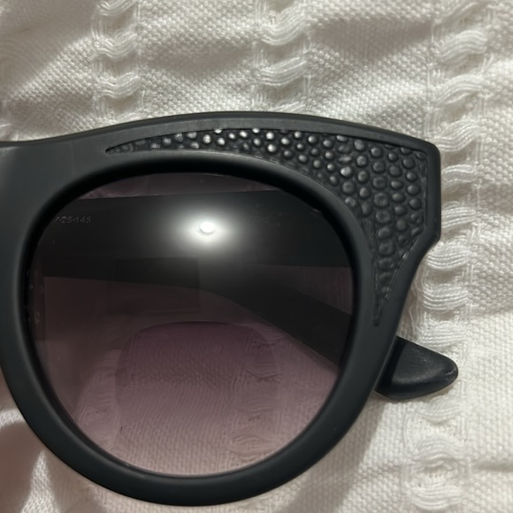 NWOT Equipment sunglasses - Picture 10 of 10